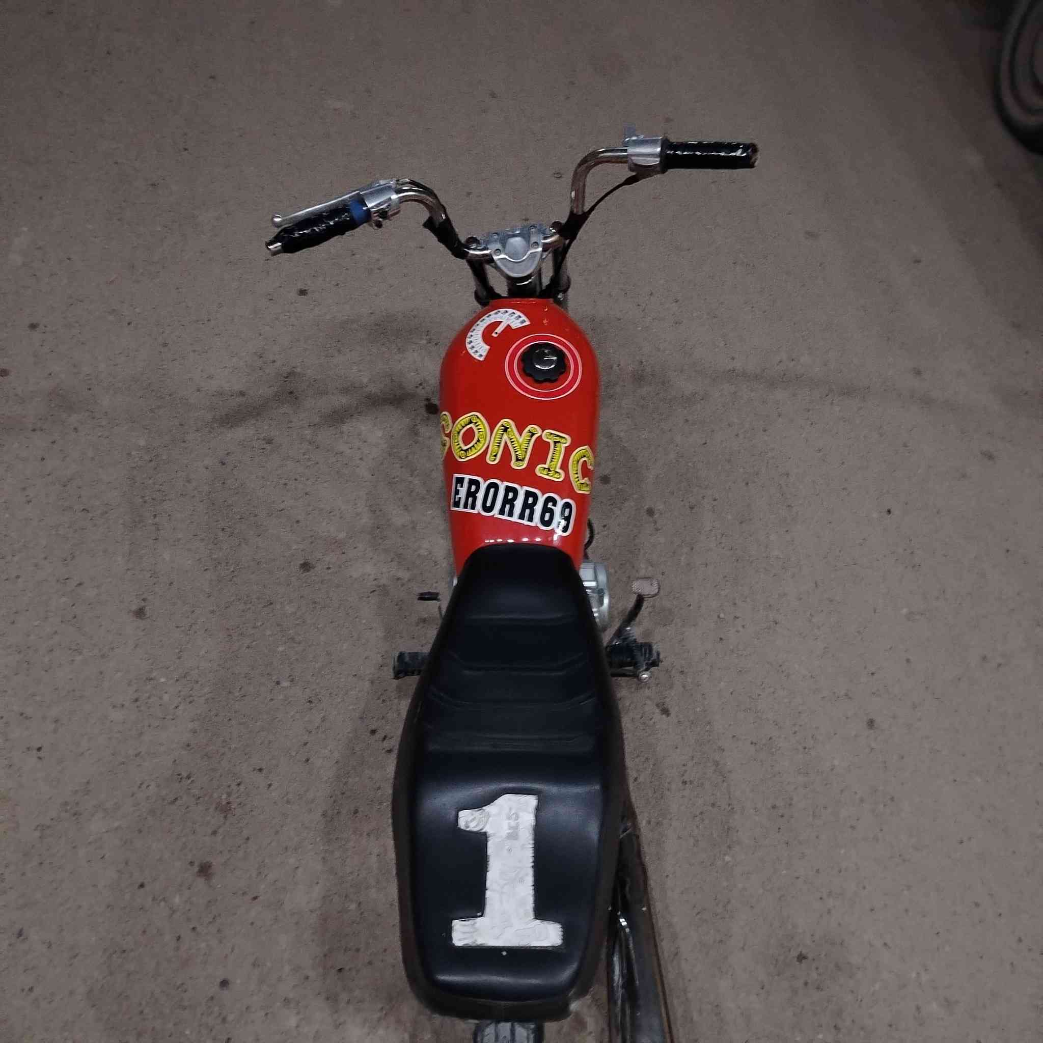 من رخصت مدير الكروب  دراجة للبيع محرك رابيدو الدراجة تعمير جديد ما صار شهر من عمرت الدراجة علا ايدي دراجة خير من الله  دراجة اكفولة  السعر 500وبيهة مجال قليل ***********
