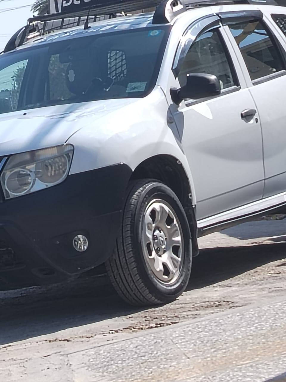 السلام عليكم
رينو داستر 2017 رقم بغداد
بأسمي ماشية 60 الف استلام شركة على ايدي محرك 2000 اربعة سلندر 
السيارة للبيع او المراوس
لمزيد من المعلومات الاتصال على الرقم *********** ابو علي
