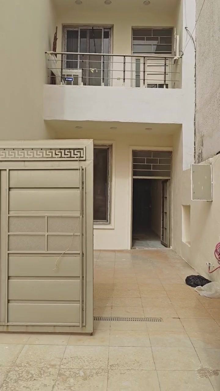 السلام عليكم ، مشتملين منفصلين ارضي وطابق اول للبيع حي الجامعة خلف ماكس مول مساحة كل مشتمل ٢٠٠ متر مربع للاستفسار الاتصال على المالك مباشرة. ***********.
