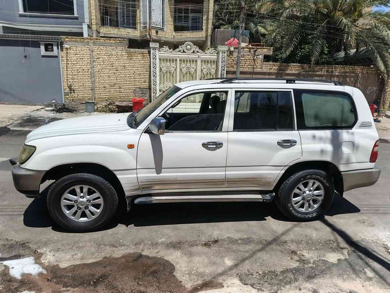 سيارة لاندكروز مونيكا موديل 2005 فول عادي فئة G بيه صبغ صفاح بسبب الخط الاصق بنيد قمارة بيبان خلفية بلاد كفالة كير لوكير محرك جديد ستندر سنوية مشروع وطني تنتهي سنة 2028 باسمي مداور خلال يومين مكان السيارة العمارة  السعر 145 ورقة للبيع فقط هاتف*********** رقم بدون واتساب فقط اتصال
