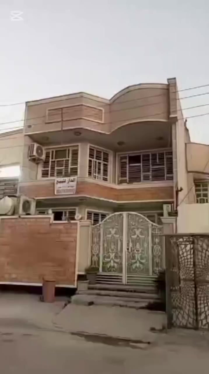 دار للبيع 🚫🚫
١٥٠ متر ٧ونص واجه ٢٠ نزال طابقين استقبال صاله مطبخين حار وبارد ٤غرف نوم حمامين داخل البيت وحمام خارجي
الطابق الفوك ٣ غرف نوم وصاله وحمام  طابو صرف بلديات ٩نيسان شارع الكوفيات
هاتف🚫🚫***********
