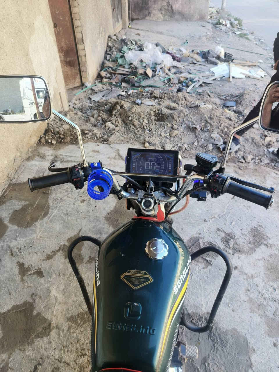 السلام عليكم ايراني 5 كير برو سونك سيفان موديل 26 مكينة 200 ماشيه قليل دراجه كلها شغاله تجي وتشوف بعينك سعر 700 وبيها مجال مكاني بغداد بوب الشام ورى سيطرة الشعب رقمي ***********.
