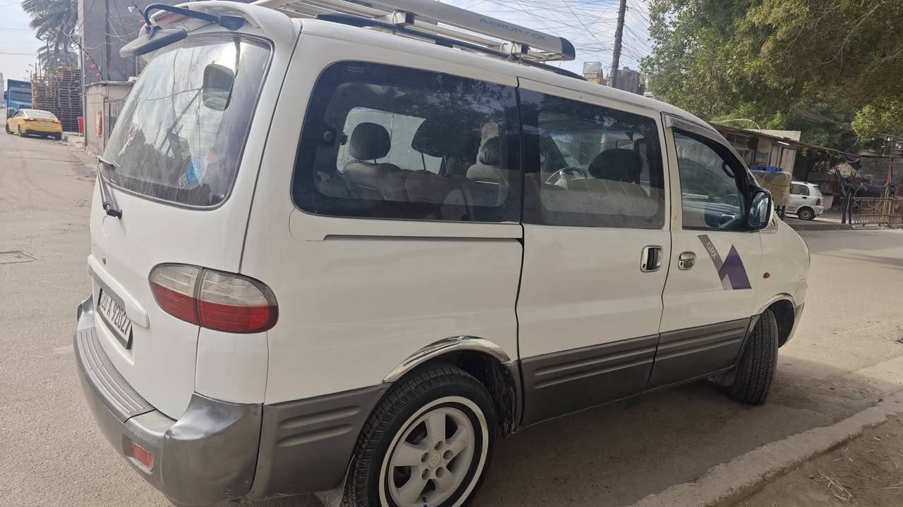 سلام عليكم عندي ستاركس موديل2007 خصوصي مصبوغة قرار مابيهة معجون سيارة 4دسك سياحي اوتماتيك غرفتها كلش حلوة وبلادية ارضية وكشنات تخم تاير خط ابيض سيارة حلوة وكاعدة رقم انكليزي هزة جديدة شهر 11 مكاني بغداد غير متواجد على النترنيت بدون مراوس بيع فقط للاستفسار *********** شكراً لادارة الكروب
