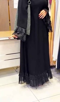 عباية سوداء • كريب وشيفون بستراس • مقاسات S-XXXL