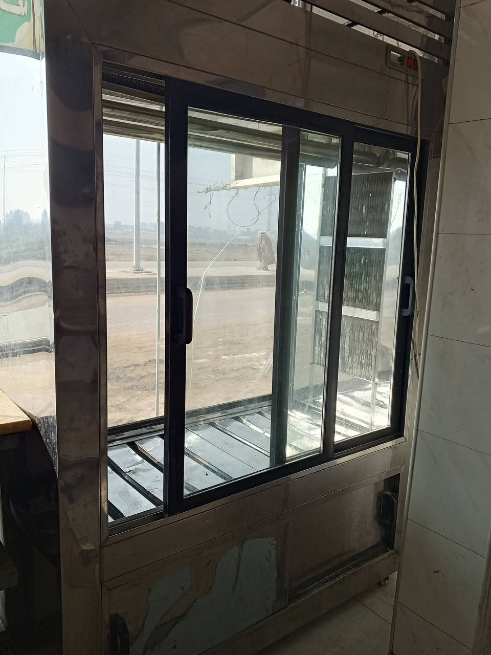 سلام عليكم غراض مطعم للبيع استفسار عله هاذه رقم ***********
