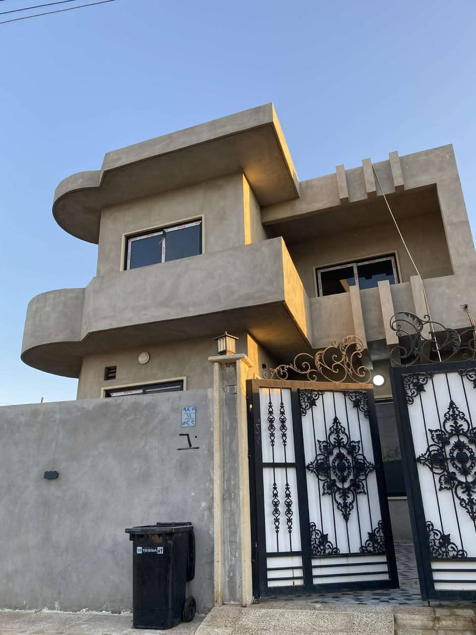 🔥🔥بيع مستعجل ومناسب 🔥🔥

في حي النسيم قرب سايدين السده 🏠

يبعد عن السايدين ٥٠ م 🥰

مساحة ٢٦٨ م واجهه ٧.٥ م ✅

طابقين ط الاول غرفتين نوم 😴 وهول ٢ 

واستقبال ومطبخ وصحيات 🌍

طابق ثاني ٣ غرف نوم 😴 يحتاج جص وارضيات 🔴

السعر ١٨٥ مليون قابل للتفاوض 💵

للاتصال ☎️

*********** 📞

*********** 📞

🔥🔥مكتب ياسر الحمداني لتجارة العقارات 🔥🔥

🫵🏻🫵🏻تابع الصفحه ليصلك كل جديد 👍
