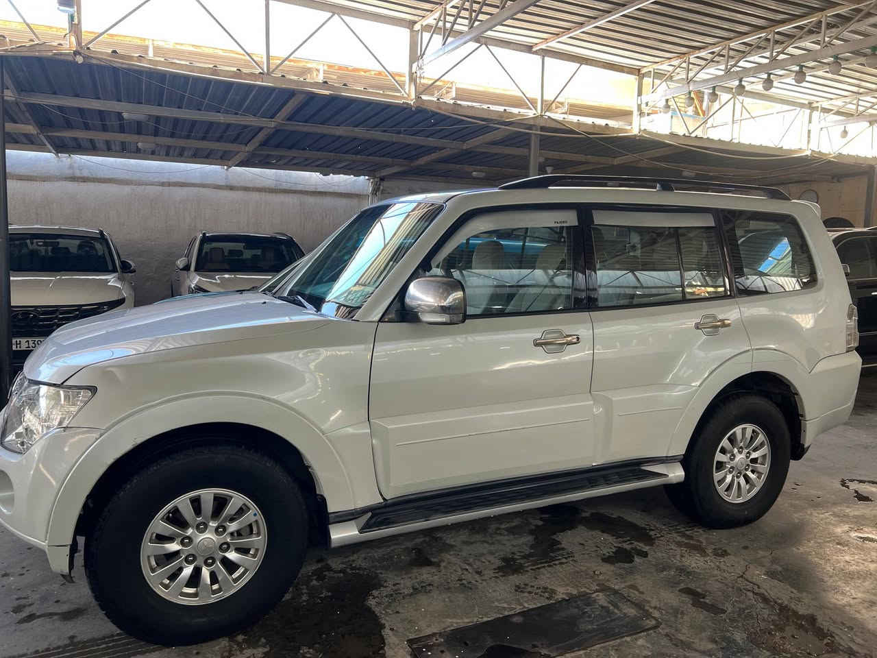 السلام عليكم 
للبيع باجيرو كويتي 2010
محرك 3500 ستة سلندر سبعة راكب
تبريد 3 قطع تبريد جيد مري شفط وتخم تاير جديد
رقم بغداد الإنكليزي الجديد بأسمي
بيها صبغ 3 قطع فقط
السعر 125 وبيها مجال بسيط
للأستفسار أكثر الاتصال ع هذا الرقم
***********
