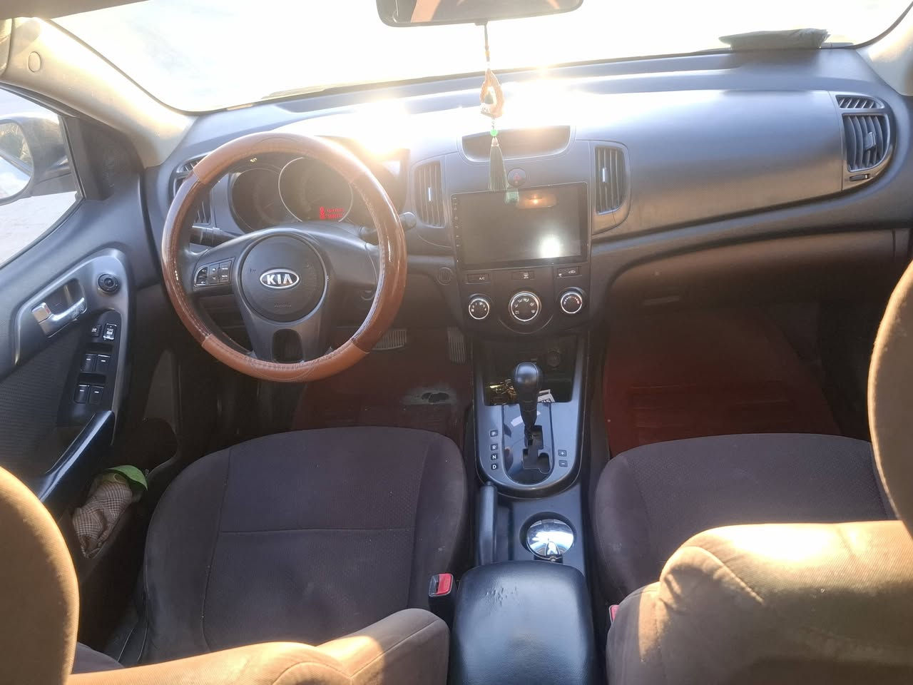 مكفوله من الصبغ والحادث
كير مكينه 👍 1.6
تخم تاير   ⚫️✔️✔️
تبريد.        🥶🥶❄️
حداديه.      🦾
شاشه + تخم سماعات  🔈🔉🔊
مكان السياره جلولاء شيخ بابا 
السعر ١٠٧ وبيه مجال  
بأسم شركة الشؤره 
تريد وكاله تريد تحويل  
السونار بالمنشور  اي استفسار 
اتصل ***********
