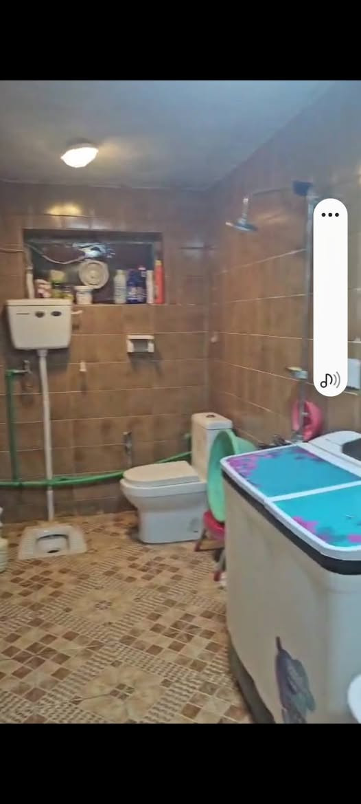 للبيع بيت 🏡 طابو صرف فى #شهداءالبياع مربع جامع 🕌 الكبيسي #مساحته٢٠٠م واجهه ٨ يحتوي على #ثلاث_غرف_نوم 😴 وصاله ومطبخ وخدمات وكراج للإستفسار اتصال 🤙 على الرقم 
***********
#الجميع
