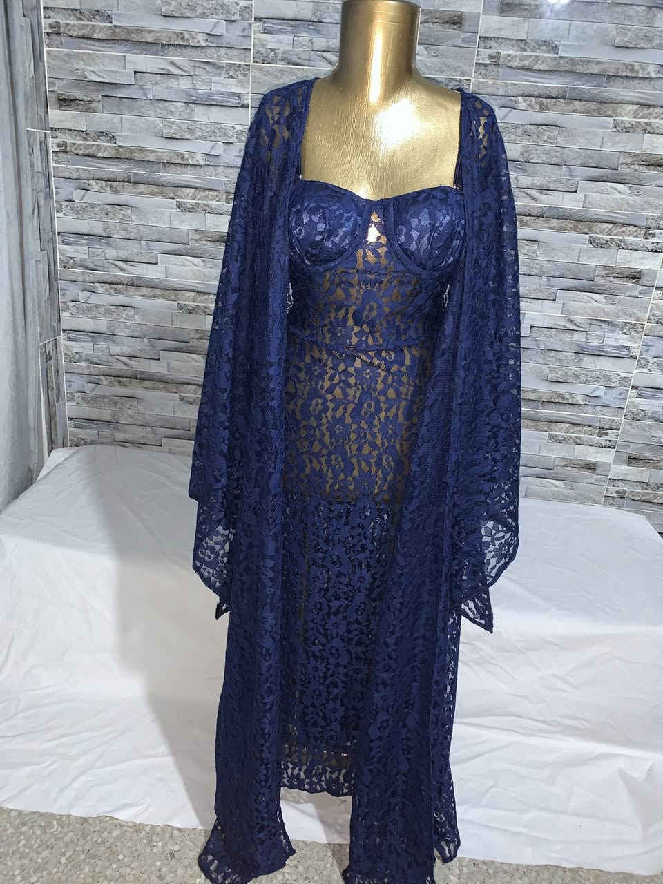 نويزة دانتيل فاخرة مع كيمونو 💖
أنوثة وأناقة بتفاصيل راقية ✨

متوفرة بعدة ألوان تخيّر اللي يليق عليك:
❤️ أحمر
🖤 أسود
🤍 أبيض
🔵 أزرق داكن
🌸 صومو

قماش دانتيل نوعية ممتازة ولبسة تجي روعة على الجسم 😍
📩 للطلب ابعثي رسالة

#لانجري
#نويزة
#ملابس_نسائية
#أناقة


**إذا كنت صاحب هذا الإعلان وتريد حذفه لأي سبب، رجاءا أرسل رسالة إلى الدعم الفني**