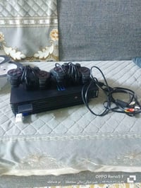 بلي 2 ياباني بالة جديد مستخدم شي قليل سعر 60الف  ‏‪0774 704 1669‬‏