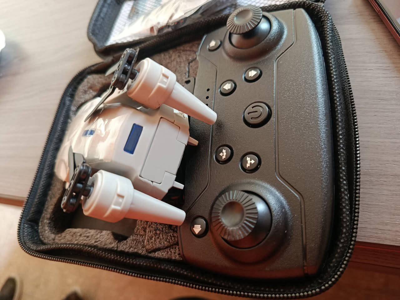 سلام عليكم 
درون للبيع مال امزون ماعرف شنوو نوعيته الشراء يتصل 
***********
