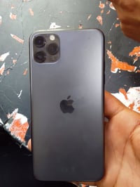 ايفون 11 برو ماكس مبدل شاشة بس سعرة 275 07780213537