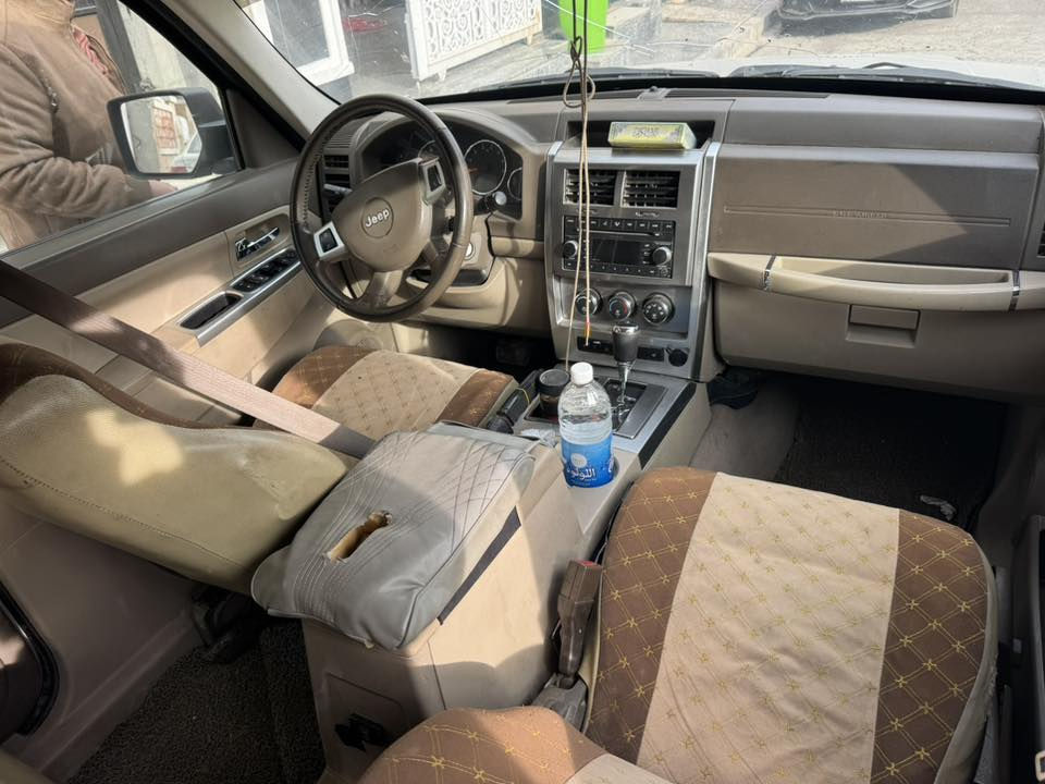 جيب ٢٠٠٨ للبيع
سياره خير من الله سونار ناشره 
وتبريد شغال 
مكينه كير نضيفات
مكانه الحله
السعر ٨٧ وبيها مجال  
للاستفسار ***********٨
