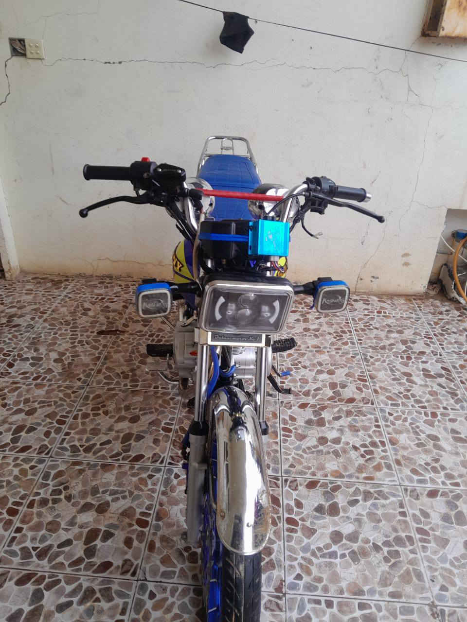 السلام عليكم
موطور سافين هونزده
موديل 24 
مكنا 150 
فقد الساعه ما تشتغل
السعر 550 وبي محال
واتساب ***********
