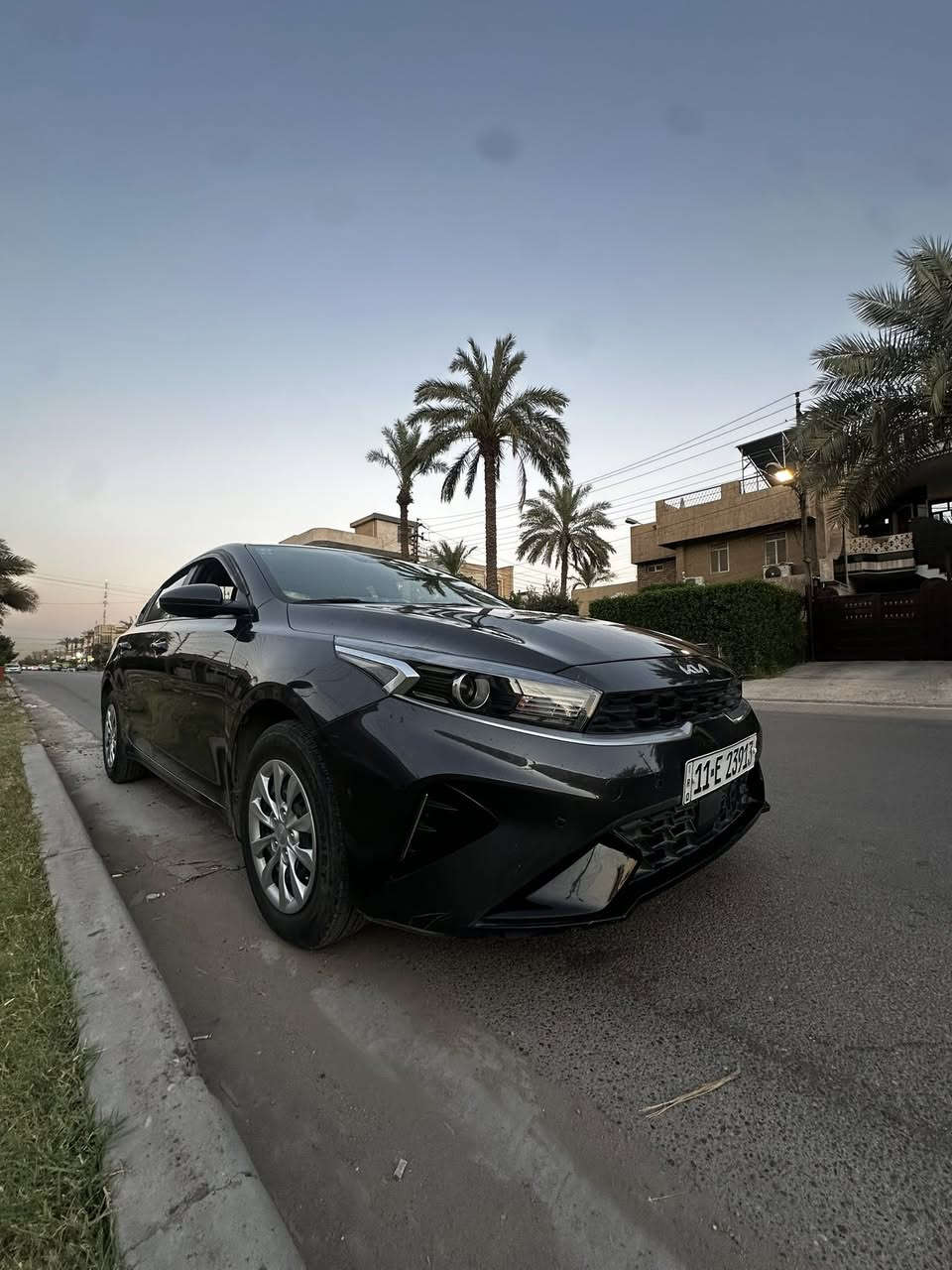 سيراتو موديل 2023
سياره لا تبديل لاصبغ بيها ضربات خفيفه موضح بالصور والسونار جديد مالتها محرك 1600 دوش 
مكينه وگير كفاله السياره ماشيه 70 الف كيلو باقي سياره بيها شخوط خفيفه 
راجع المنشور والصور على راحتك يلا تخابرني كلشي موضح كدامك 
السعر 155 بيها مجال 
العنوان بغداد ابو غريب
للاستفسار ***********
***********
الاثير بي واتساب
