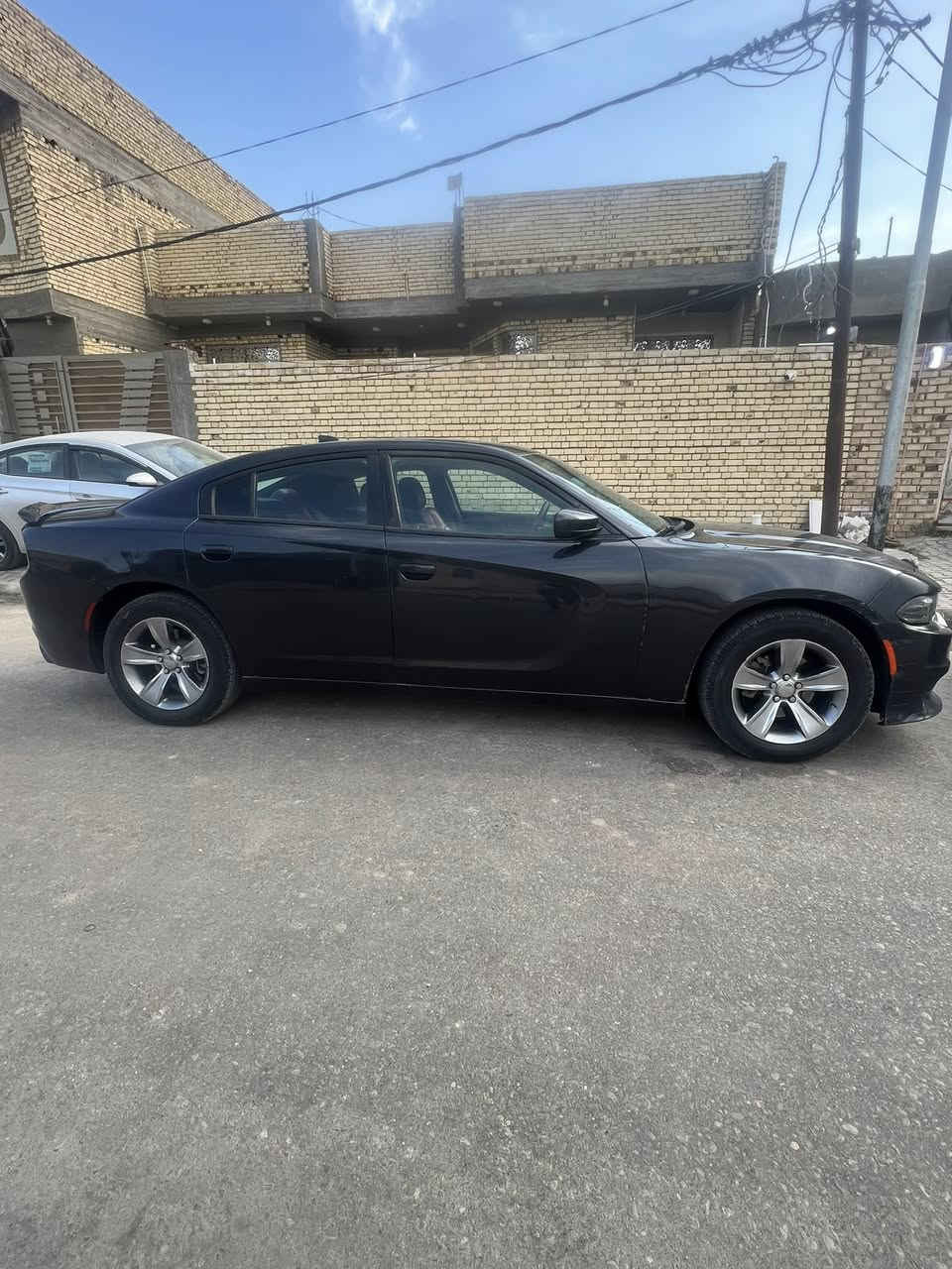 من رخصت الادمن شارجر 16اصل باسمي رقم مثنى بيها حزام صبغ اثر خدوش بيها بنيد مبدل ظربه خفيفه بدون عابر سعر ١٥٠ مع مجال ***********
