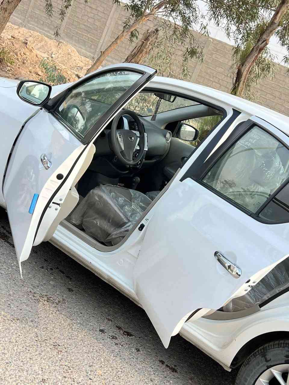 سلام عليكم
نيسان سني مصري 2024 مكفوله ما عدى شخط بالجاملغ الخلفي موضح بالصوره 
والباقي كفاله حتى من البارد 
مواصفاتها 
تحكمات استيرن 
شاشه 
كامره 
تبريد قطعتين 
دواخل بيجي 
السياره نضيفه وما ناقصها شي  مكينه و كير خير من الله 
مكاني البصره 
السعر 120 وبيها مجال بسيط للشراي 
***********
