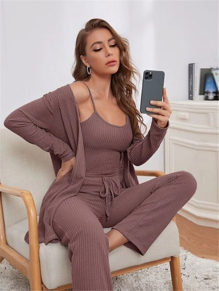 ملابس نسائيه لانجري درجه اولى قياسات تصفيه الكميه 1900 قطعه بسعر مناسب جوه السوك ابيع شلع القطع للتواصل *********** واتساب
