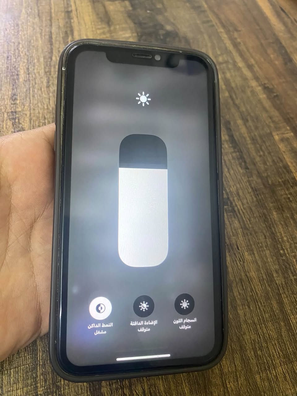 للبيع أو للمراوس: iPhone XR (محول لهيكل 13 Pro)
الذاكرة: 64GB.
 الحالة: الجهاز شغال نورمال 100%، والفيس آيدي (Face ID) شغال وبحالة ممتازة.
 البطارية: تم تبديلها ببطارية جديدة (أداء ممتاز).
 الشاشة والاطارات: الجهاز نظيف جداً من الأمام ومن الجوانب.
 ملاحظة خارجية: يوجد كسر (فطر) في الظهر، لكن عند وضع "الكفر" (الغلاف) لا يظهر أي شيء نهائياً والجهاز يبدو كالجديد.
 الملحقات: يجي معاه كفرين؛ واحد بحالة ممتازة والآخر مستهلك، وشاحن عادي (غير أصلي).
السعر: 175الف دينار (بي مجال بسيط للطيبين).
المكان: الموصل.
للتواصل أو الاستفسار يرجى مرسله واتساب ***********
