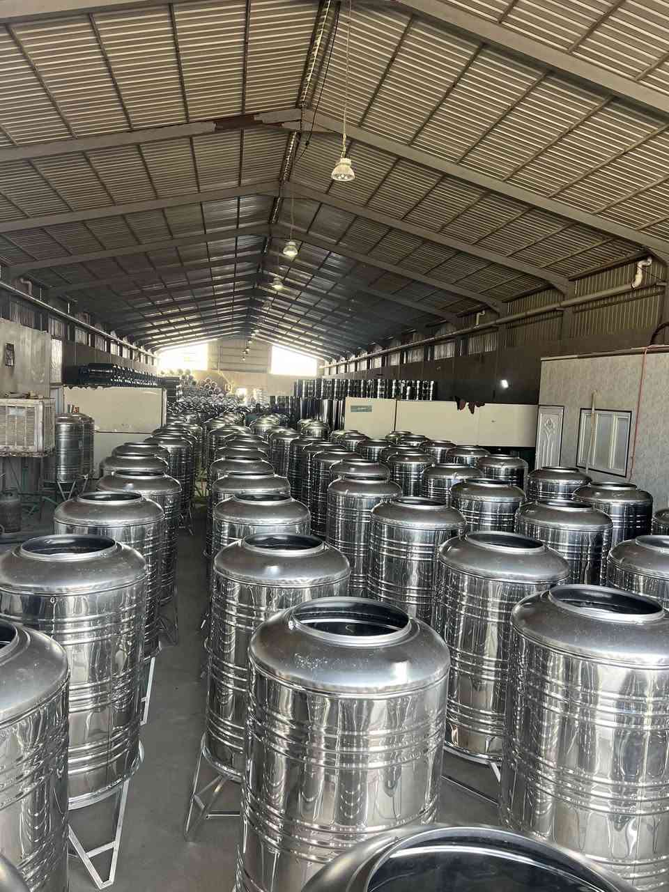 نتوكل على الله 
وصول الوجبه الجديده 
من خزانات سل ستيل غذائي 100 💯 
الي حاجز مسبق ان شاءالله غدا يوصلكم التانكي مع التعبئة 
للحجز والاستفسار 
***********
***********
