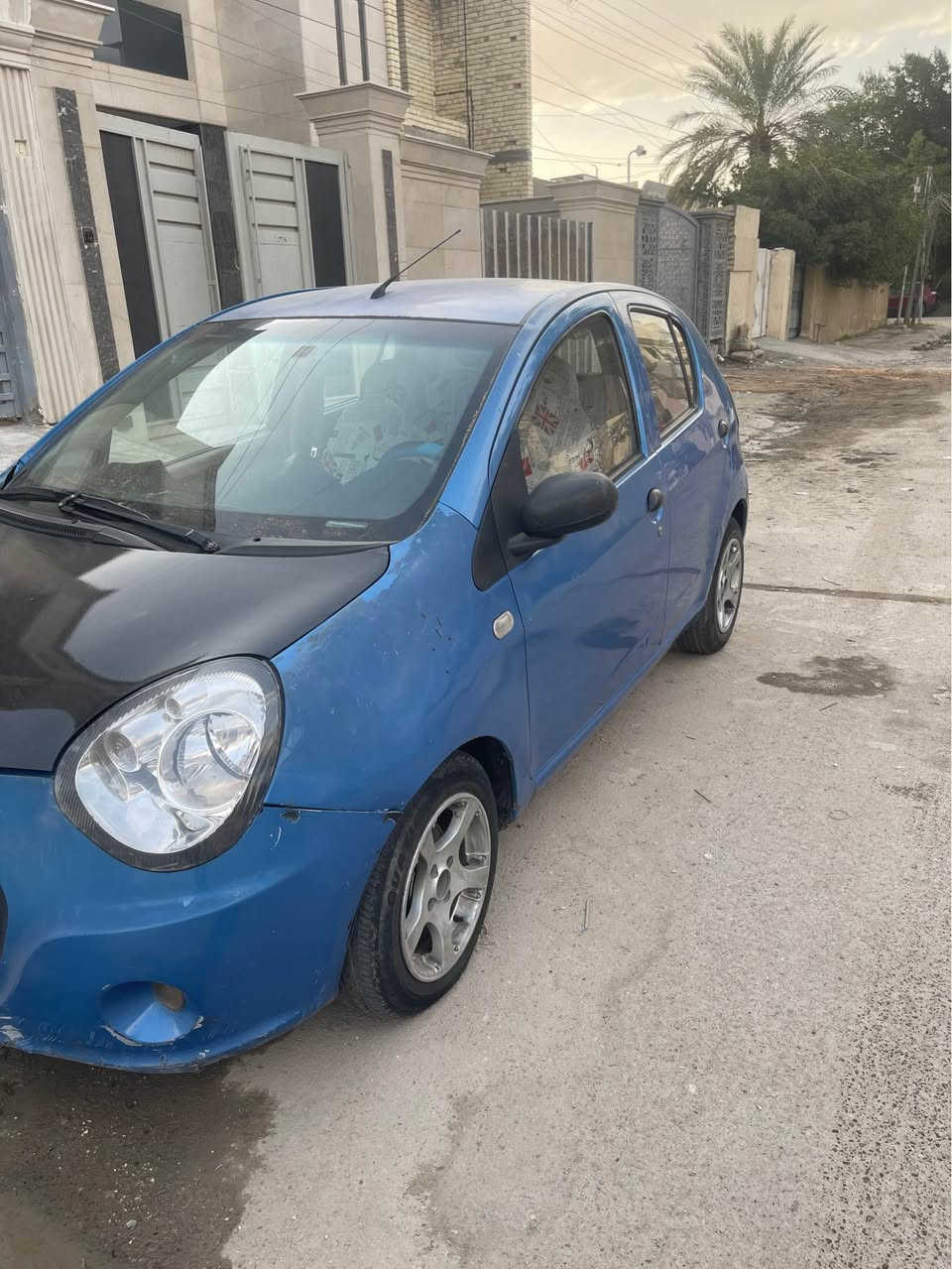 السلام عليكم جيلي باندا 2013 
سيارة بدون ضربه وبدون صبغ بس بيها مكانات جراد 
كير ومحرك مكفول
صدر ممتاز كهربائيات كلها جديده
تخم تاير وباتري جديد غرفتها نظيفة 
سعرها 43 
مكانها شارع فلسطين
الرقم *********** بغداد, العراق
