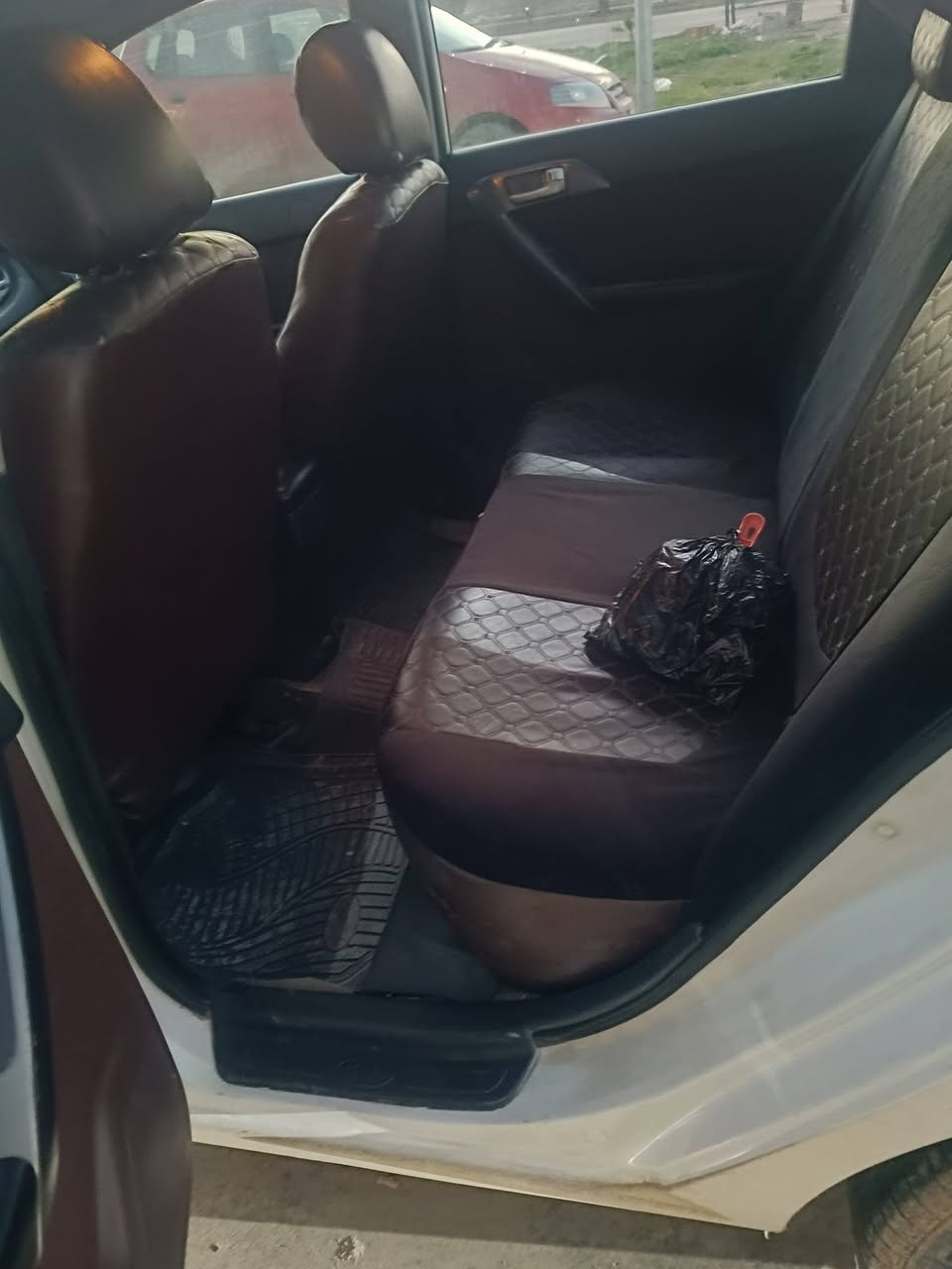 السلام عليكم كيا سيراتو محرك 16 كربون موزي موجود السياره بها ثلاث قطع*********** ***********
