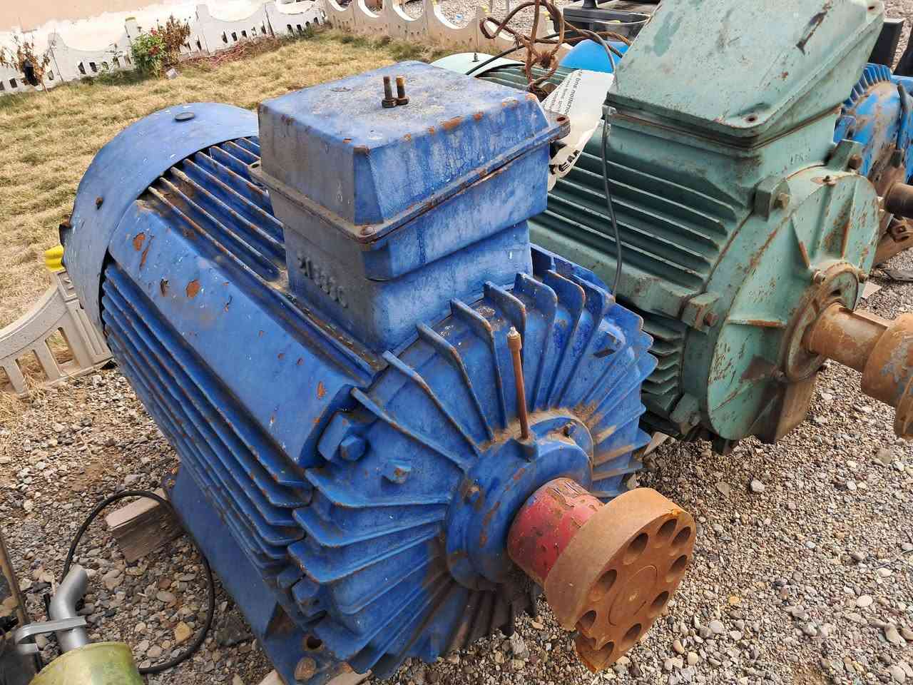 ماطورات كهربائية للبيع العدد ٣ الاحجام 488 حصان  او 355 حصان او 180 حصان كلهن بلاديات المكان ديالى
***********
