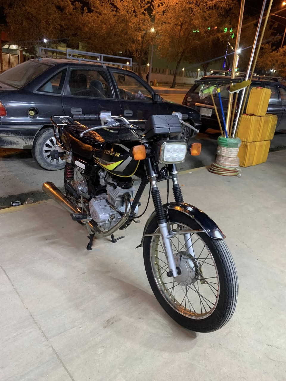 السلام عليكم
بارت عيتاني خمس تسعات الاصلي مكينه نضيفه تحريكه معدل فول كهربائيات كلها شغاله تواير جدد والماطور نضيف ماتصرف عليه دينار السعر ٣٩٠ بي مجال للشراي ***********
