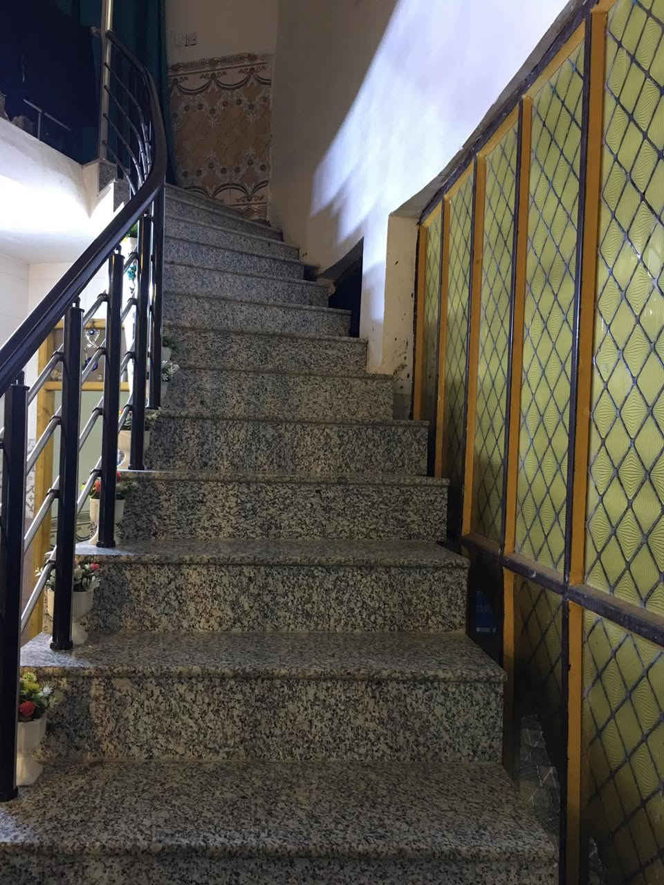 دار للبيع مساحه ١٠٠ متر  طابق ونص المكان الأمين شارع المكاتب شارع روضه اليقين ثالث فرع على اليسره الاستفسار اتصل على الرقم ***********/ السعر
