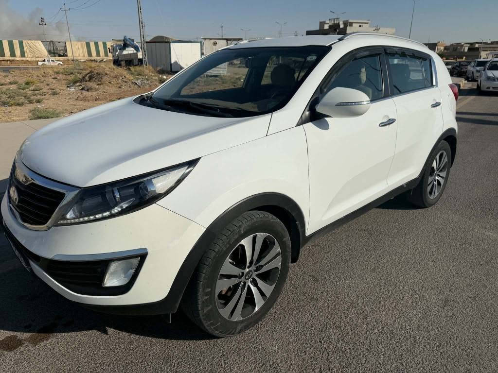 كيا سبورتج موديل ٢٠١٣ كير ومحرك شرط ممفتوح بيها مكانين بارد بالباب الامامي اربع اصابع والجاملغ 
وبيها طخة بالماطور باب السكن ممسويها 
للاستفسار  *********** الحمدانية, نينوى
