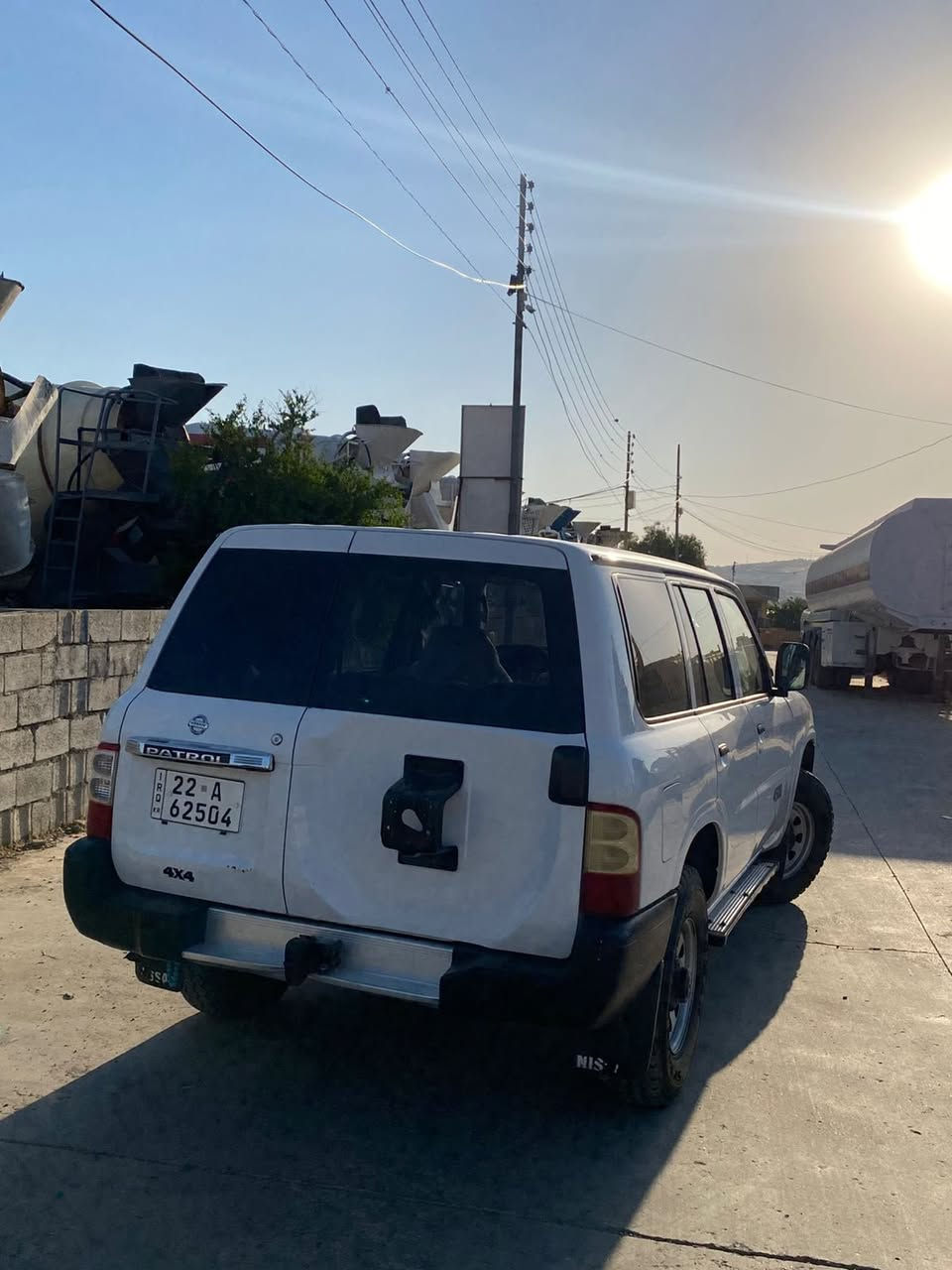 نيسان باترول 2002، لون أبيض.
الرقم والسَنوية مجددة.

السيارة غير مسجلة في الحاسبة.

الجير، المحرك، والأكسل بحالة ممتازة ومضمونة.

الشاصي والتقوية مضمونان.

السيارة نموذجية واستعمال بيت، وليست سيارة معرض.

مزودة بنظام غاز.

الميزان الخلفي (البلّادة) يحتاج صيانة.

باب السائق يحتاج بستة، ويوجد رشّ خفيف في السقف.

البيع بشرط الفحص والتجربة.

سيارة اقتصادية ومناسبة.

السعر 86، وقابل للتفاوض بشكل معقول.

***********
