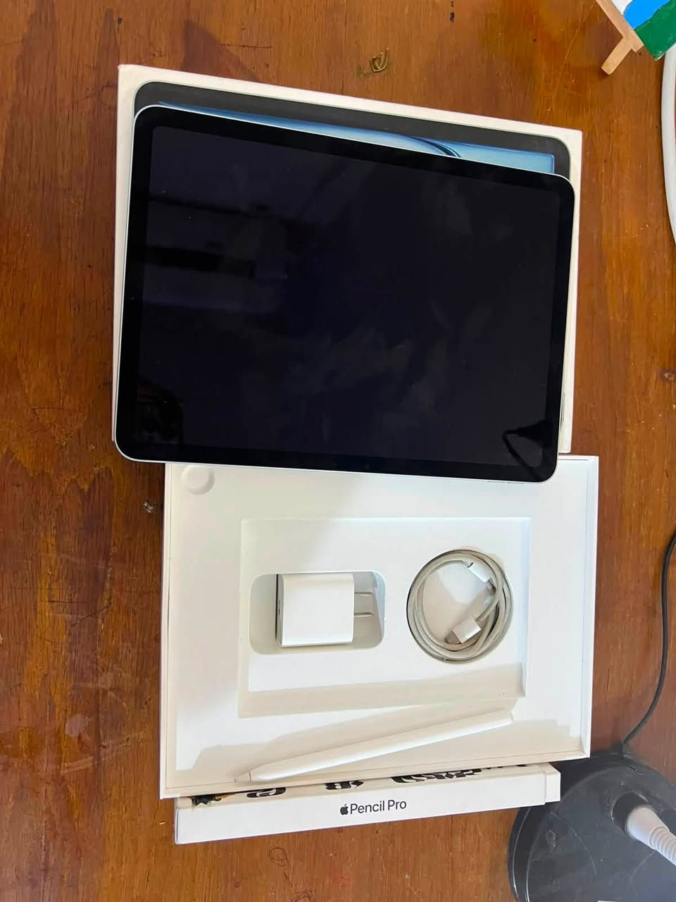 ايباد air 6 M2
11 inches_128GB
نسبة البطارية ٪؜٩٠
الجهاز نظيف گدامكم
ووياه قلم ابل الجيل الثاني اصلي 
وماوس وكيبورد
كلهم ب 850 الف وبيه مجال
مكاني بغداد /الدورة
***********

