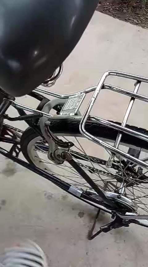 سْْلِّآًّمُّ عْْلِّيٌّكِّمُّ بايسكل للبيع حاويه جديد سعر 100وبي مجال لتواصل معي الرقم ***********
