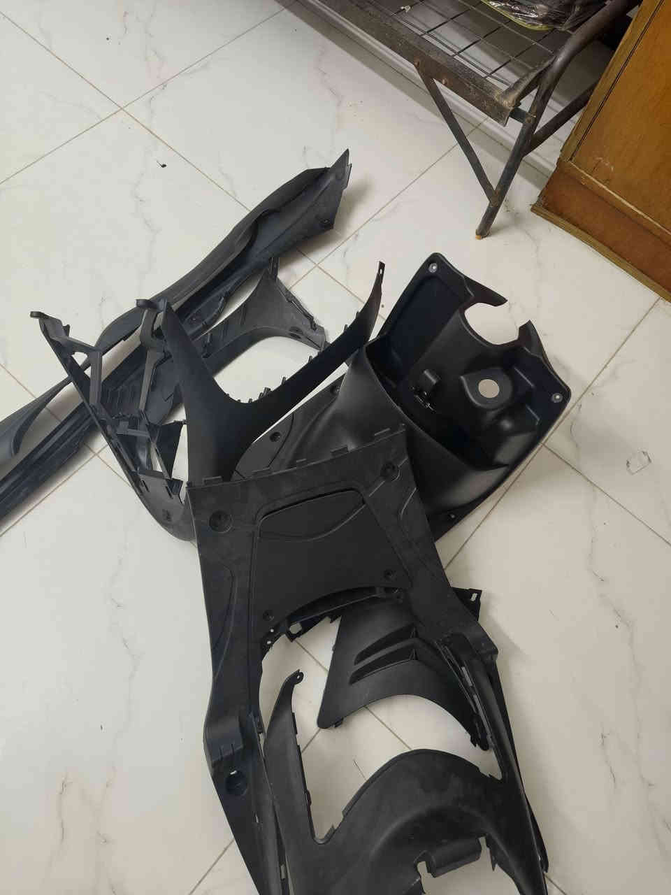 للبيع كفرات وسوادات مال ماكس عدله ومازده واشاير وبك لايت كله كامل بس جيب وشد سعرهن 90 والكفرات ختم واحد وكله تايون الاصلي رقم ***********
