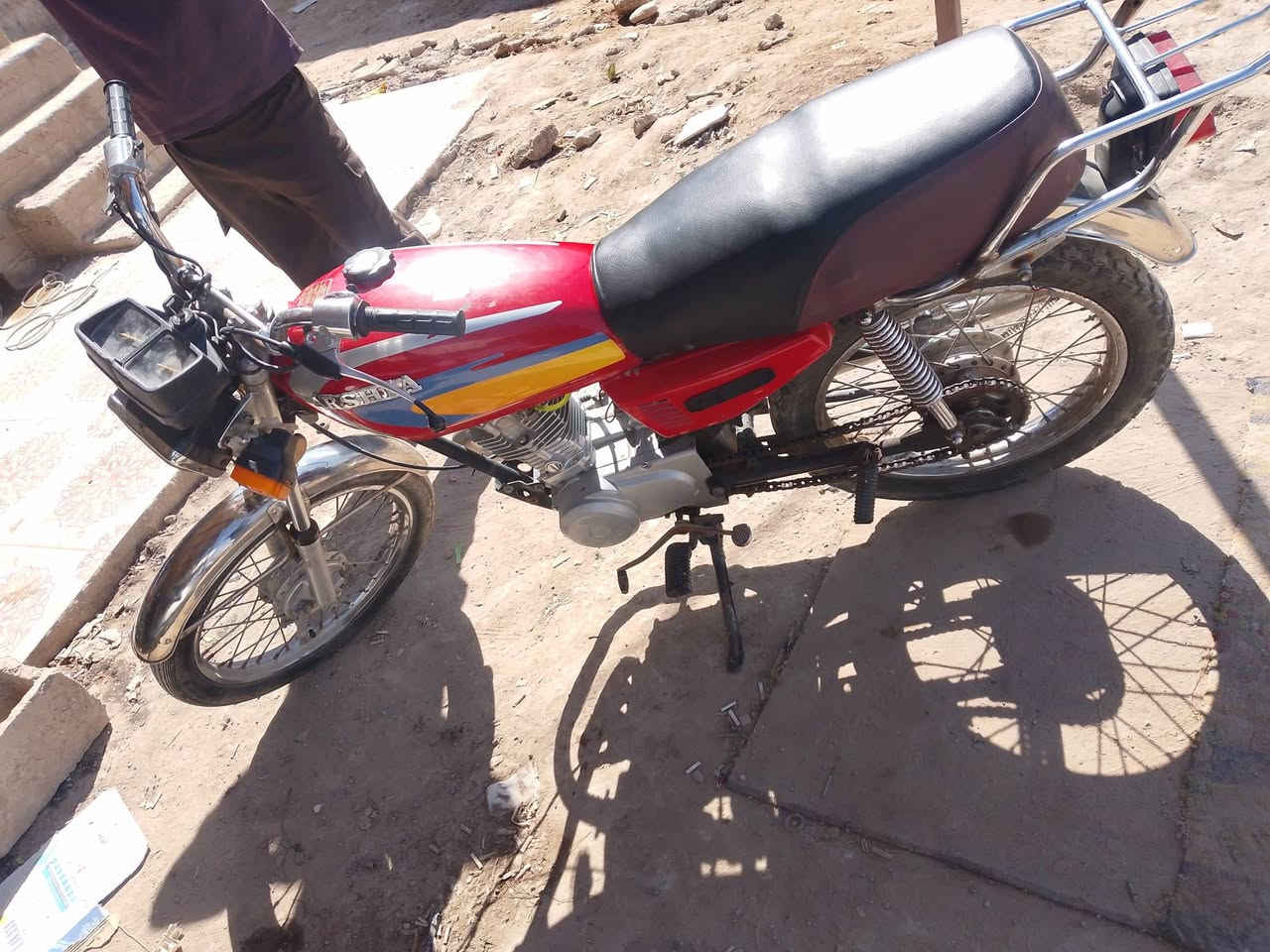 السلام عليكم دراجه اربعه كير موديل 18مكينه 21نظافه خير من الله مكان كوت شارع نفط رقم الهاتف ***********
