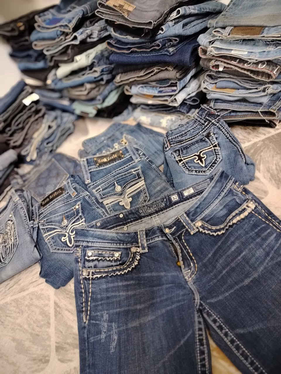 بناطير جينز شبابي باله أوربي جدا نظيفات 👌👌 العدد 52 قطعه...
ابيعهم شلعه الي يريدهم شلعه يراسلني خاص... إشارة الأصدقاء


**إذا كنت صاحب هذا الإعلان وتريد حذفه لأي سبب، رجاءا أرسل رسالة إلى الدعم الفني**