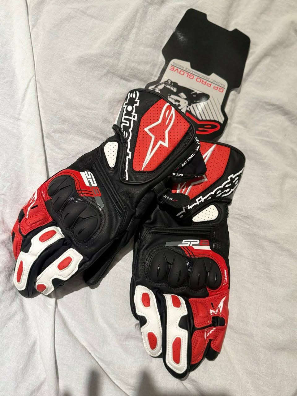 توفر !!  من جديد ‼️  اصليات 🎱 
كفوف ماركة alpinestars  🏍 آلبين ستارز
كسارات حماية و جلاتين طري للكدمات و بصمات اصبع تدعم التاج ناهيك عن هي وتربروف جلد شغله كاملة لبستهن حلوة متقلص ايدك عن الحركة 😊 
قياس ميديم   L ^ M 

اي استفسار خاص حاضر 
توصيل كل العراق موجود 🚖 القطعة متطلع توصيل الا تأكد ال تم  عليها بدون تلاعب لطفاً


**إذا كنت صاحب هذا الإعلان وتريد حذفه لأي سبب، رجاءا أرسل رسالة إلى الدعم الفني**