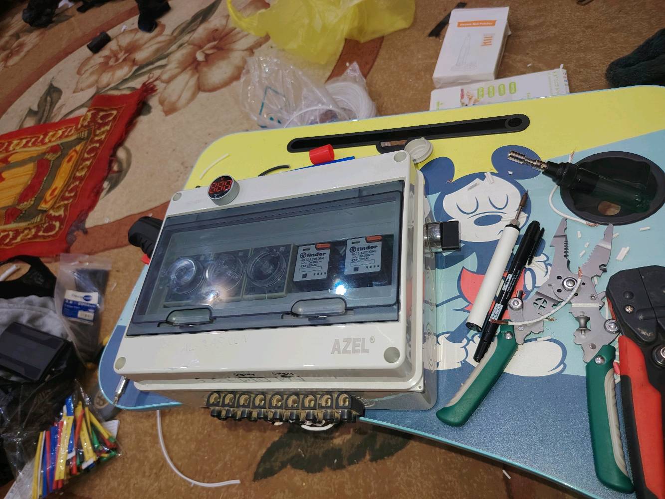 بورد اطفاءوتشغيل اوتوماتيكي يعمل على جميع انواع المولدات الكز والبانزين السلف من انتاج شركة الرصين العراقية للتأسيسات الكهربائية مستعدون لتأسيس الدور والمباني وصناعة جميع انواع بوردات السيطره ATS كلاسيك كونترول 
بإدارة م.سجاد ورشو الكهربائي
ما هي الأبعاد بالتفصيل للصندوق الكهربائي؟: 
حسب الاتفاق 
هل يشمل الصندوق ضمان أو خدمة ما بعد البيع؟: 
يوجد ضمان من 3اشهر وحتى 3 سنوات 
هل يتوفر توصيل للمنتج؟ إذا نعم، ما هي المناطق المشمولة؟: 
يوجد توصيل لكافة محافظات العراق 
ما هو سعر الصندوق؟: 
حسب الاتفاق
هل توجد خيارات تخصيص إضافية للصندوق حسب متطلبات المستخدم؟: 
نعم 