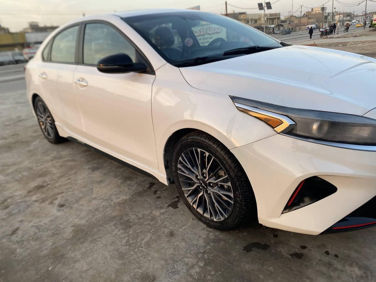 كيا فورتي 2023  السعر 160وراد امريكي حادثه بنيد  باب صايق فقط بدون دواخل السياره GT فول مواصفات هيه بعد معروفه محرك 2000 دوش رقم بغداد تحويل كامله بدون اي نقص عنوان السياره بغداد للاستفسار ***********
