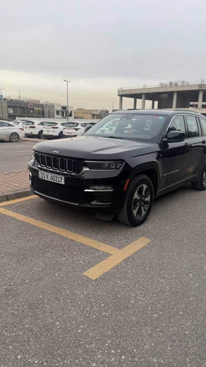 ‎جيب كراند شيروكي
4XE 2024 وارد امريكي
‏2.0L Turbo

‏‎حجم المكينه : 2000  تيربو + هايبرد + بلك ان 
‎المسافة المقطوعة : 22ميل
🔴كير و محرك كفالة 
🔴 حادثها موضح بالصوره وجه القماره مصبوغ شي بسيط ارباك برده فقط طاك لغد شاصي مكفول تصليح درجه اولى المحرك وضع شركة ماء الراديتر وغاز التبريد بوضع الشركه 

1. رقم بغداد تحويل مباشر 
2. بصمة تشغيل  
3. بانوراما طكتين 
4. شاشة كبيرة 
5. تشغيل عن بعد و نظام ترحيب عند الاقتراب 
6. كشنات جلد 
7. كشنات كهرباء و تدفئة بالكشنات و الستيرن
8. كرسي السايق وضعيات و ميموري 
9. الصندوق كهرباء 
10. رادار 
11. خمس وضعيات قيادة 
12. كير ماوس 
13. لايتات لد و بك لايد لد 
14. و بعد مواصفات الجيب

السعر : 238 $وبيه مجال بسيط ***********
