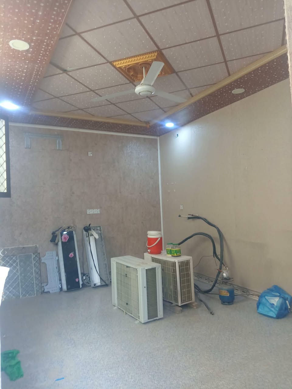 مساء الخير بيت للبيع مكان السماوه خشابه السعر 36 وبيه مجال للاستفسار ***********
