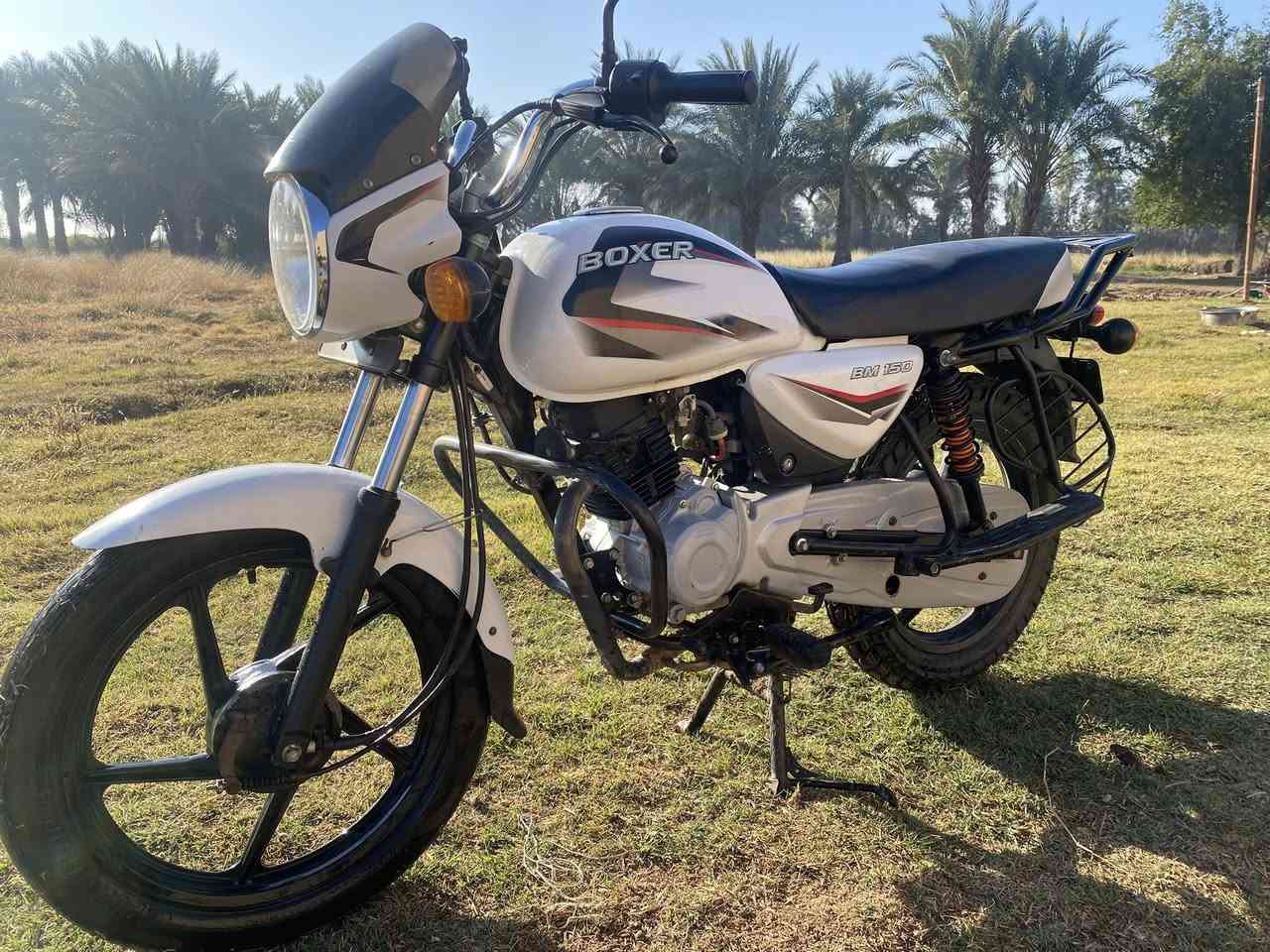 السلام عليكم بوكسر للبيع موديل ٢١ أوراق أصوليه مختومه من المرور مكفوله من كل عيب واسط  الحي ***********
