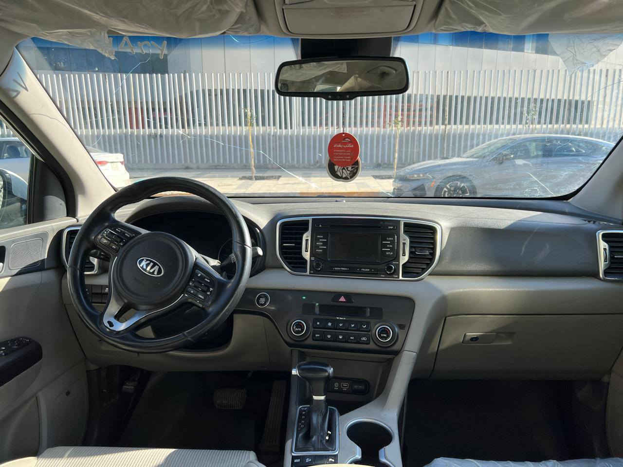 السلام عليكم
كيا سبورتج 2017 خليجي مكفولة من الضربة والصبغ فقط بارد بسيط
مواصفاتها معروفة تحكمات ومري شفط حساس خلفي كاميرا شاشة نفكيشن تبريد بيانوالسيارة جاهزة من جميع النواحي 
ماشية 104 الف  
رقم بغداد الدولي بأسمي  
  السعر180بيه مجال بسيط جدا رقم الهاتف
 ‏‪***********‬‏ 
 ***********
متواجد واتساب
