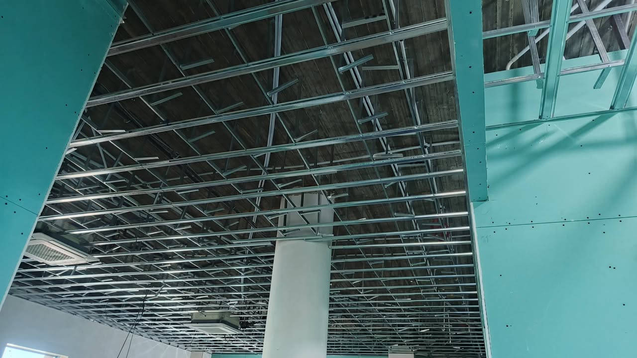 نعمل كافت تصاميم الديكورات ولواجهات الفوم واصباغ دقه وجوده عاليه في العمل لتواصل ***********
