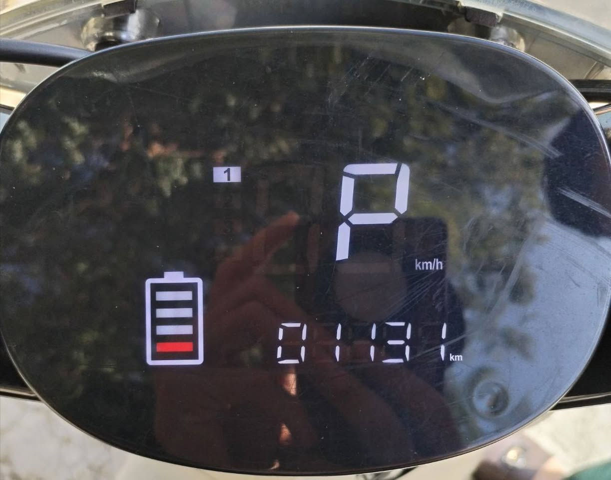 سلام عليكم
دراجه شحن للبيع 

دراجه حلوه نظيفة تخبل 

دراجه صغيرة

سرعتها 60 حقيقي 50

موجود وصل معرض دراجه مستعملة كلش قليل 

تحتوي على 4 بطاريات مسطرة زغار 

بطاريات نظيفة شرط ضمان بيهن

عنواني بغداد حي جميلة

السعر 500 بيها مجال

متواجد واتساب
***********
