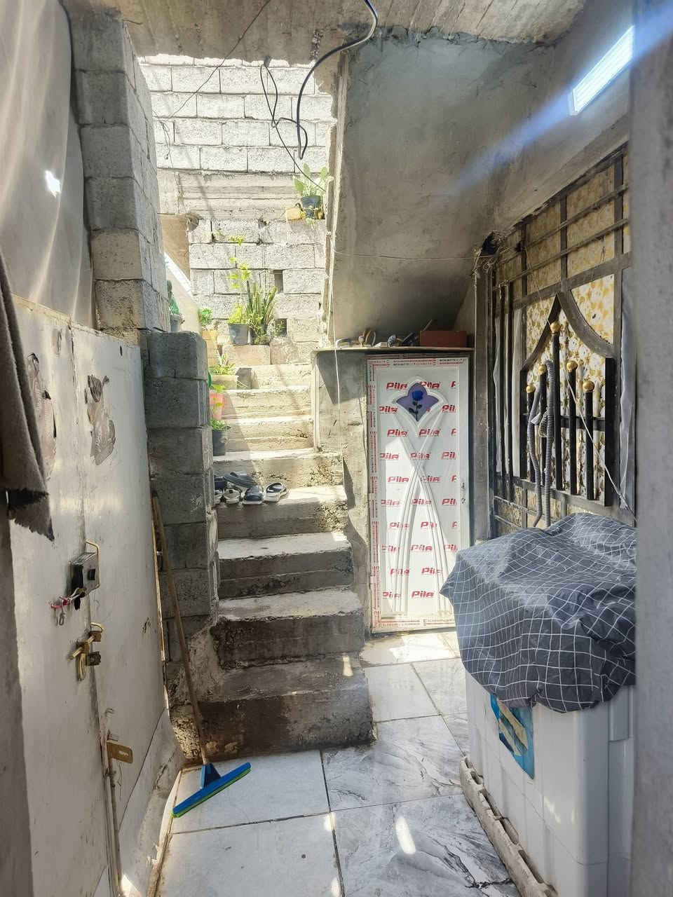 سلام عليكم بيت للبيع عنوان بوب الشام وراه معمل الغاز ***********
