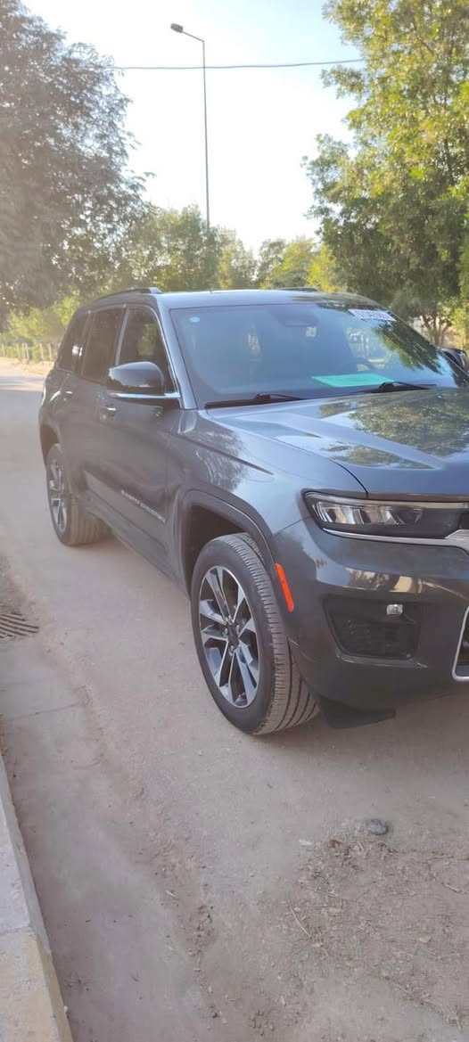 جيب أوفرلاند 2022 فول مواصفات عدى الجكات   دخول جديد. قبل اسبوعين  كتاب ضباط  السياره  (كلين  )
1. رادارات امامية وخلفية وجانبية
2.لد نهاري + كشاف ضباب + لايت زنون 
3. مستشعر بصمة عن بعد 4أمتار
4. أربع أبواب بصمة + مستشعر لليد دخول ذكي للفتح 
5.باب الجنطة مستشعر يد + بصمة تقفيل + مستشعر للرجل بلتمرير لفتح وغلق الباب 
6.مري جانبية  كهربائية قابلة للطي + اشاير بلمري + هيتر + رادار
7. كشنات أمامية تدفئة + تبريد + مساج اربع وضعيات + خزن ميموري 
8. ستيرن كهرباء  تدفئه + تبريد 
9.تنبيه الخروج عن المسار كروز تثبيت سرعة رادار مانع تصادم 
10. أنارة داخلية بلكامل LED
11. اناره مخفية متغيرة الالوان 
12.بانوراما 
13. 5 راكب 
14. انضمة قيادة أيكو + سبورت مانع أنزلاق اي بي اس  ونضام الاوتو هولد
15.نضام السماعات من افضل الانضمة  ماكنتوش متكون من 12 سماعة 
16. بصمة تشغيل عن بعد وفتح وغلق الجنطة   + مستشعر  القدم 
18. تبريد امامي وخلفي منفصل 
19.نضام أوتو لايت للزنون 
20. شاشة دشبول الكترونية بلكامل 
21. جميع تفاصيل ألسيارة موجودة على الشاشه الوسطية ...
22. سبير الشركه مانازل  ⁠
23. ⁠يعني السياره اوفر لاند.  فول  الفول
 
 (ملاحظة رقمها واسط شبه مميز  مواليد ١٩٧٢  
يعني (  81972 29A . ) 
( ثها ضرر داخلي. شاشه داخليه.   فقط )

 السعر 36,500 $  دولار  
 
رقم  الهاتف و الواتساب  ***********

مكان السيارة بغداد /  الكاظميه
