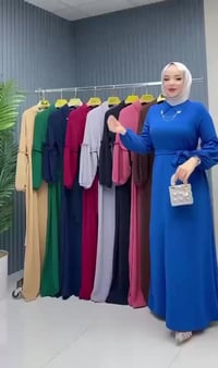 فساتين وعبايات • ٢٥٠ قطعة • مقاسات ٣٨-٤٦