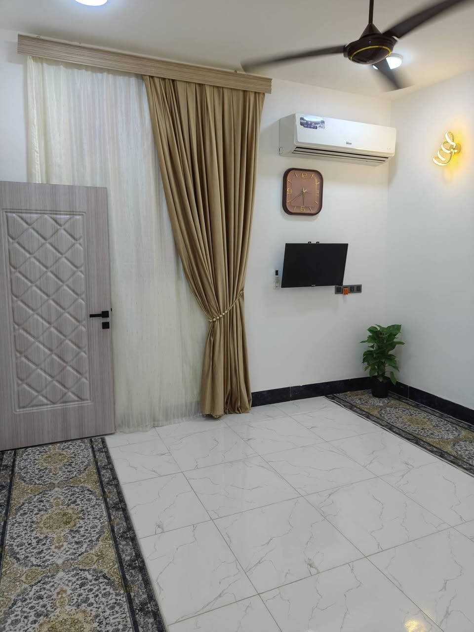 دار لبيع 50 متر البوبيات اسواق برتقاله كيلوين و700 متر عن لاامام غرف نوم 2 استقبال صاله مطبخ شغل درجه اولى السعر 63 وبي مجال بسيط جدا *********** ابو امير
